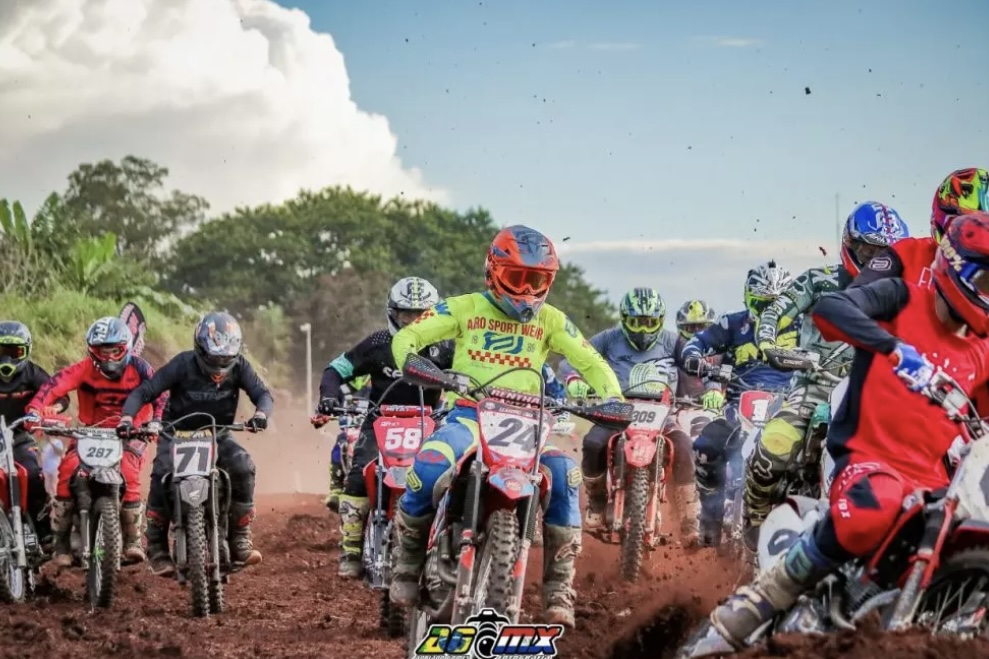 Sorriso sedia etapa do Mato-grossense de Motocross no fim de