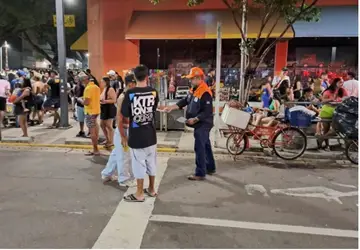 Equipes da Defesa Civil atuaram na conscientização sobre a dengue nas ruas de Campo Grande durante o Carnaval