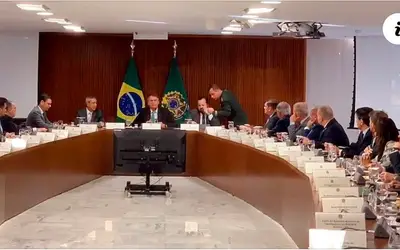 Em vídeo, Bolsonaro orientou ministros a questionar urnas e Judiciário